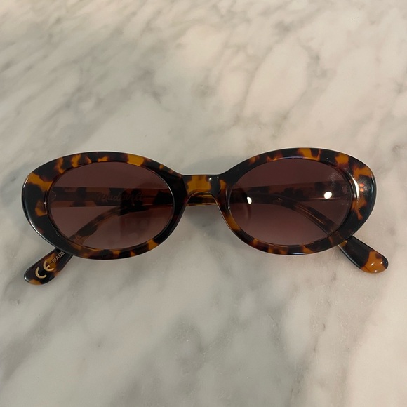 Madewell Russell Oval Sunglasses - Picture 6 of 10